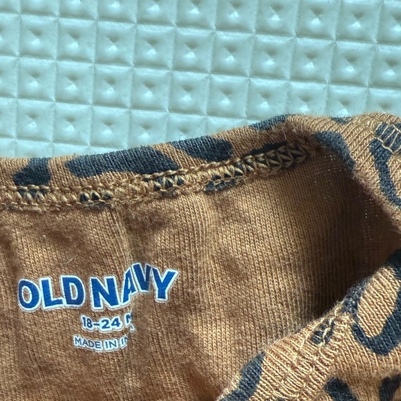 Old Navy|Baby girl Animal Leopard Print Long Sleeve Baby Onesie/bodysuit••18-24M - Picture 4 of 4